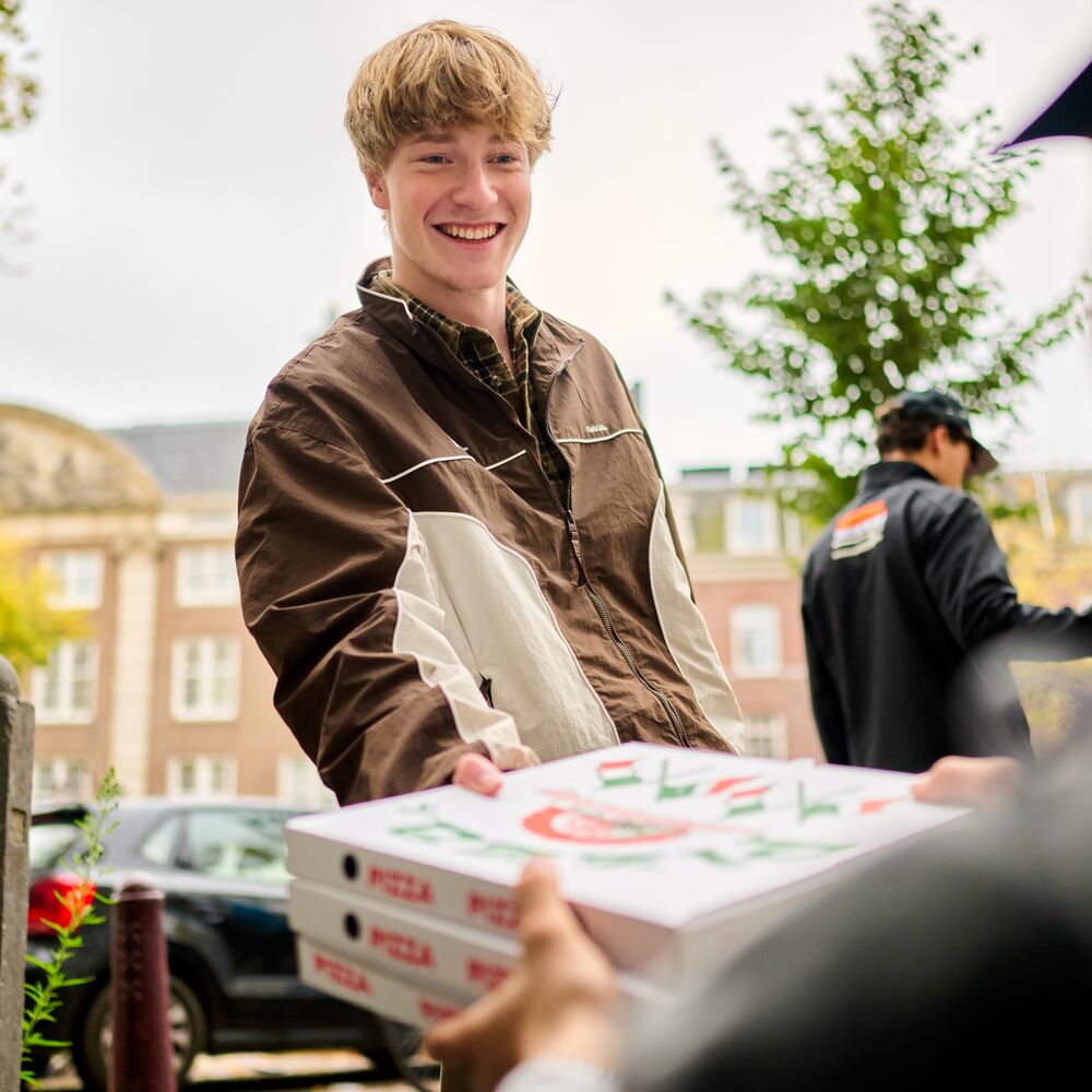 student ordered pizza
