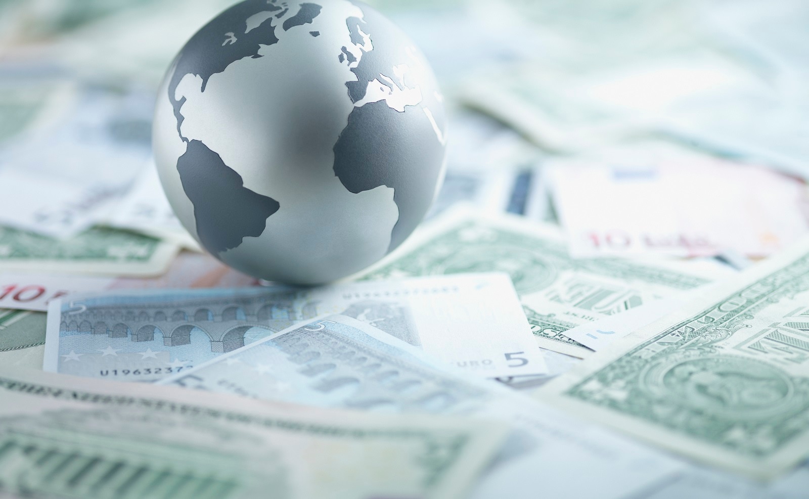 Globe bank notes